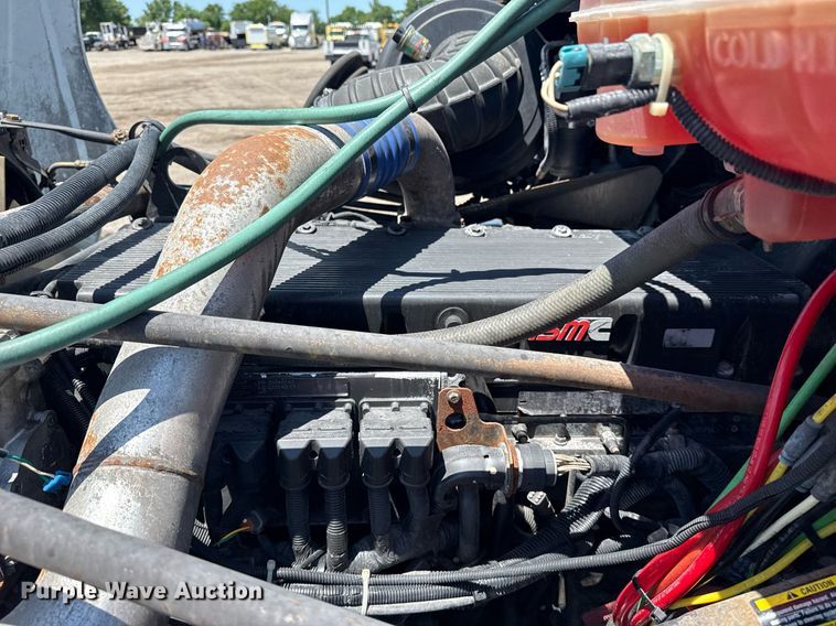 image for item EG5941 2002 Freightliner Century Class semi truck