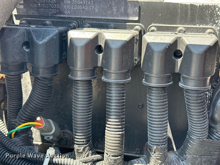 image for item EG5941 2002 Freightliner Century Class semi truck