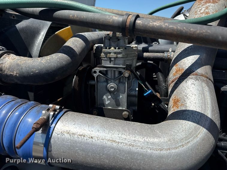 image for item EG5941 2002 Freightliner Century Class semi truck