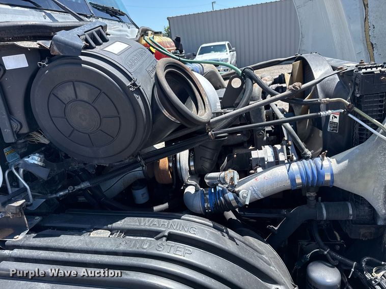 image for item EG5941 2002 Freightliner Century Class semi truck