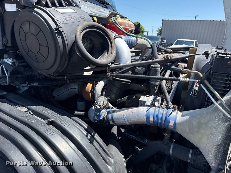 image for item EG5941 2002 Freightliner Century Class semi truck