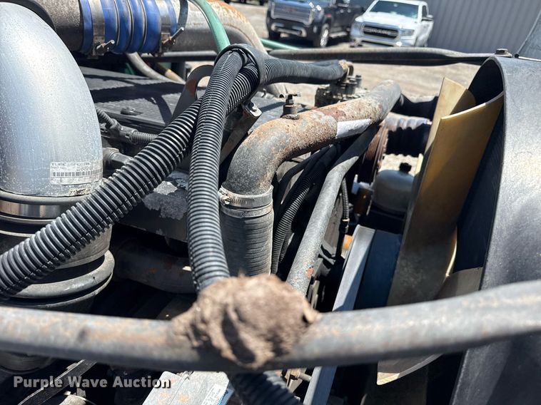 image for item EG5941 2002 Freightliner Century Class semi truck