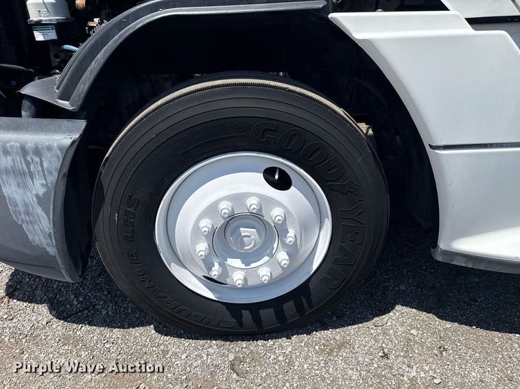 image for item EG5941 2002 Freightliner Century Class semi truck