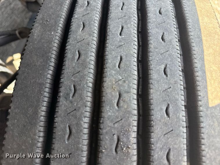 image for item EG5941 2002 Freightliner Century Class semi truck