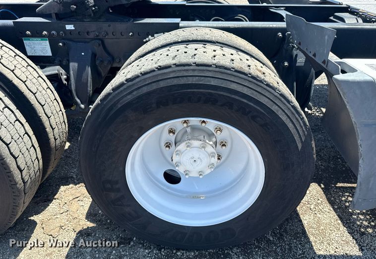 image for item EG5941 2002 Freightliner Century Class semi truck