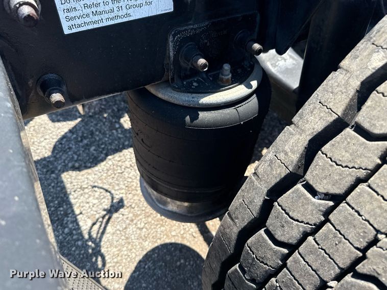 image for item EG5941 2002 Freightliner Century Class semi truck