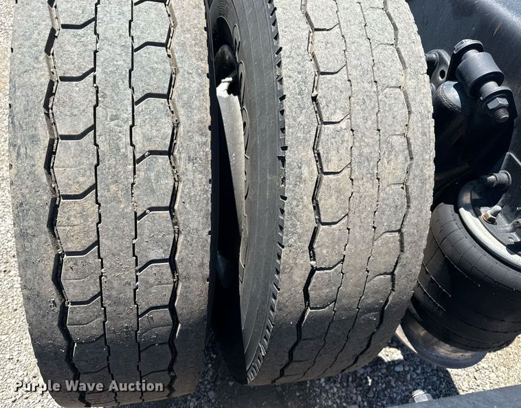 image for item EG5941 2002 Freightliner Century Class semi truck