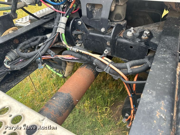 image for item EG6593 2010 Kenworth T800 semi truck