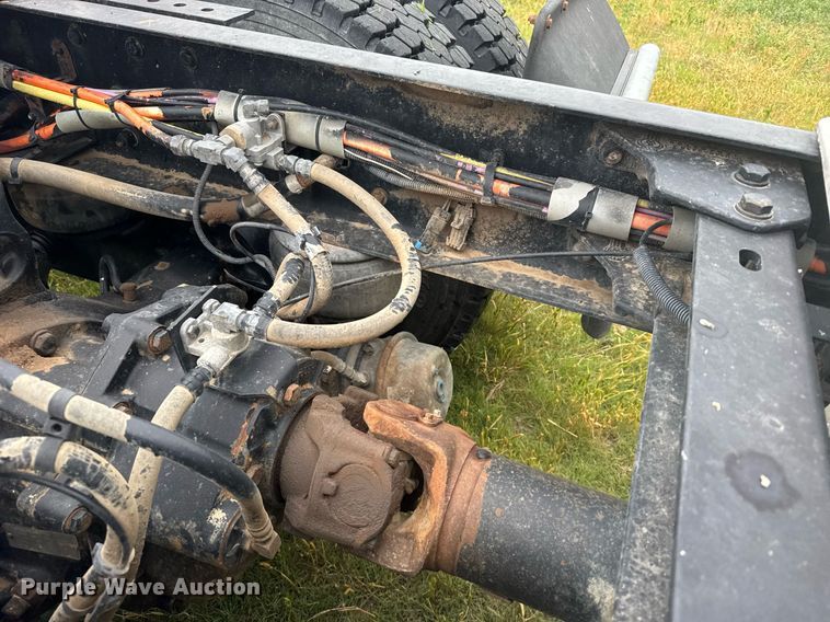 image for item EG6593 2010 Kenworth T800 semi truck