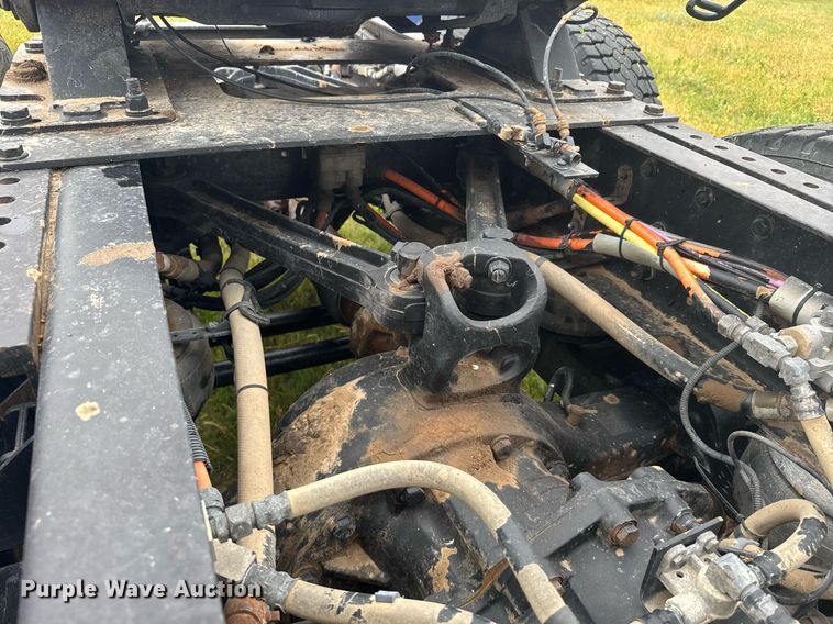 image for item EG6593 2010 Kenworth T800 semi truck