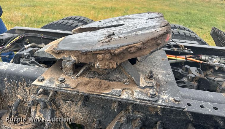 image for item EG6593 2010 Kenworth T800 semi truck