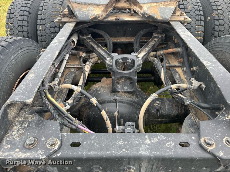 image for item EG6593 2010 Kenworth T800 semi truck