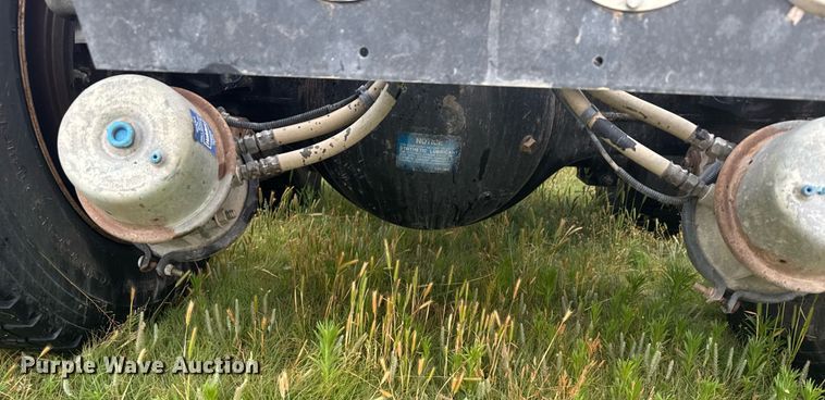 image for item EG6593 2010 Kenworth T800 semi truck