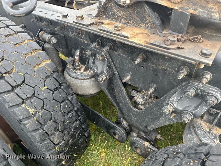 image for item EG6593 2010 Kenworth T800 semi truck