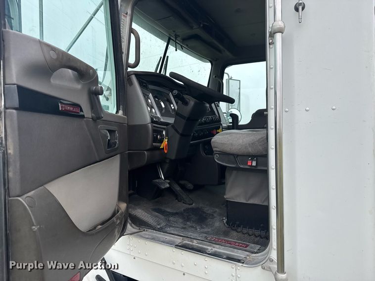 image for item EG6593 2010 Kenworth T800 semi truck