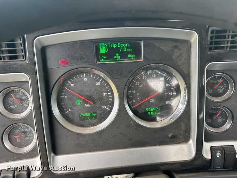 image for item EG6593 2010 Kenworth T800 semi truck