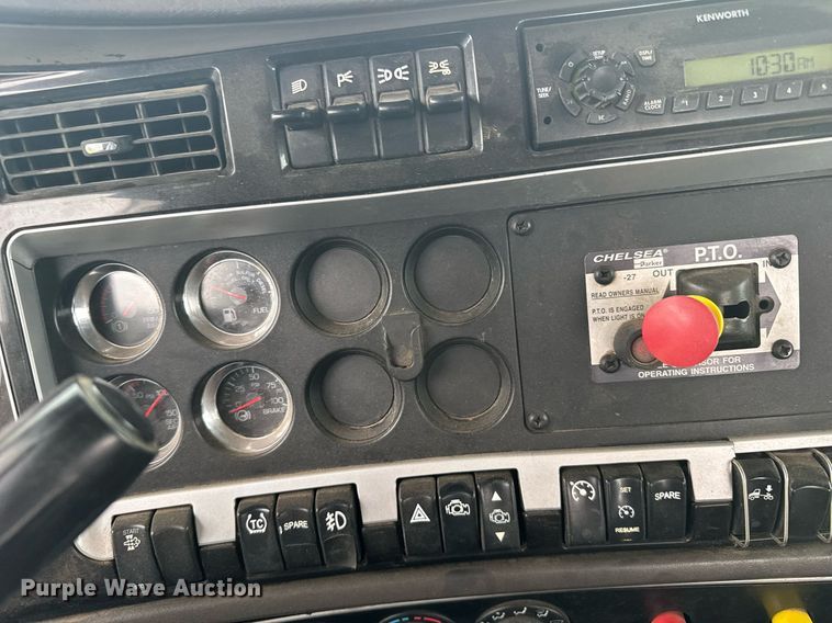 image for item EG6593 2010 Kenworth T800 semi truck