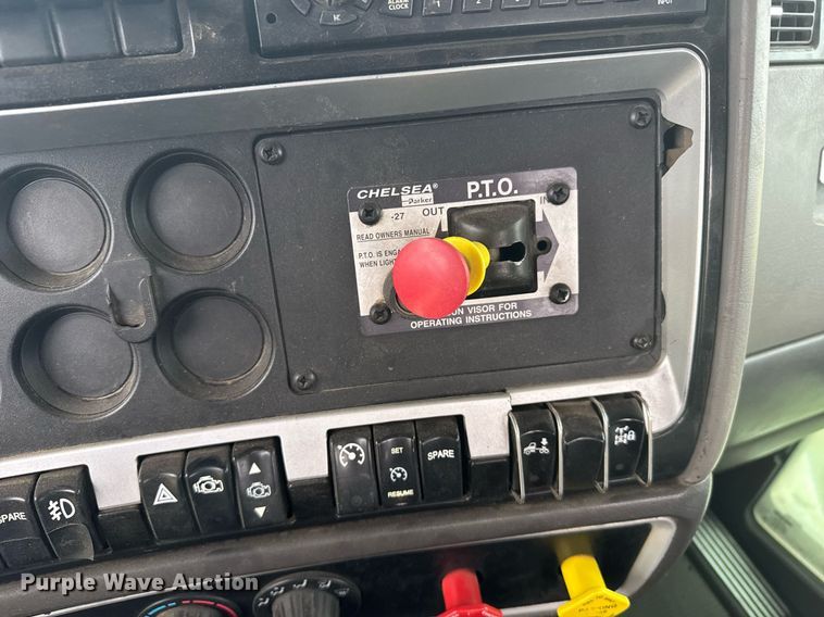 image for item EG6593 2010 Kenworth T800 semi truck