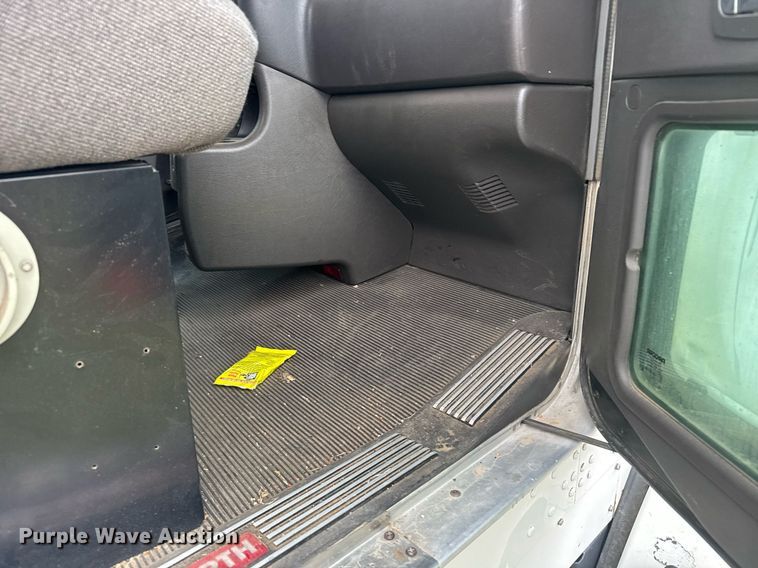 image for item EG6593 2010 Kenworth T800 semi truck