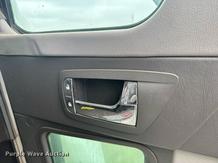 image for item EG6593 2010 Kenworth T800 semi truck