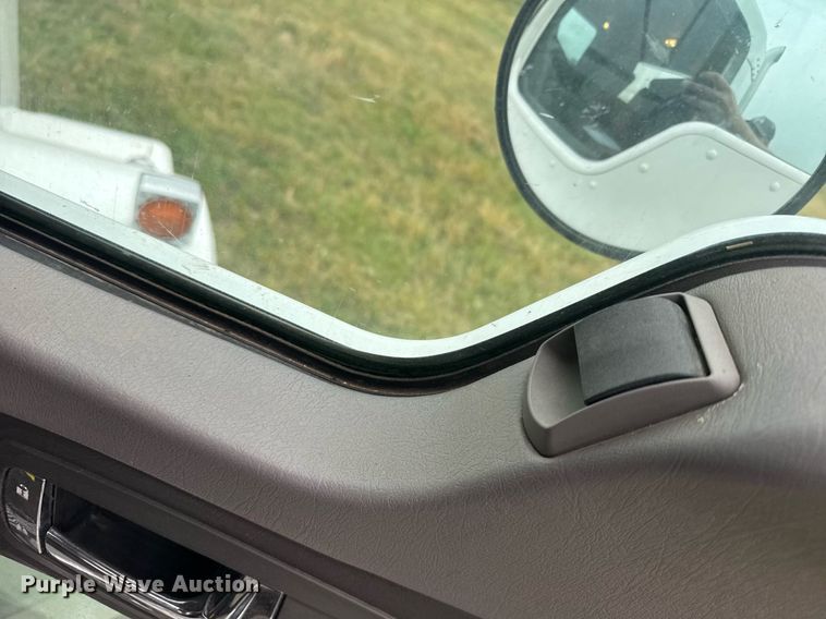 image for item EG6593 2010 Kenworth T800 semi truck