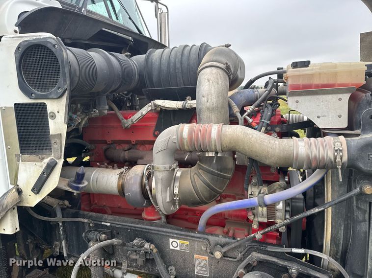 image for item EG6593 2010 Kenworth T800 semi truck