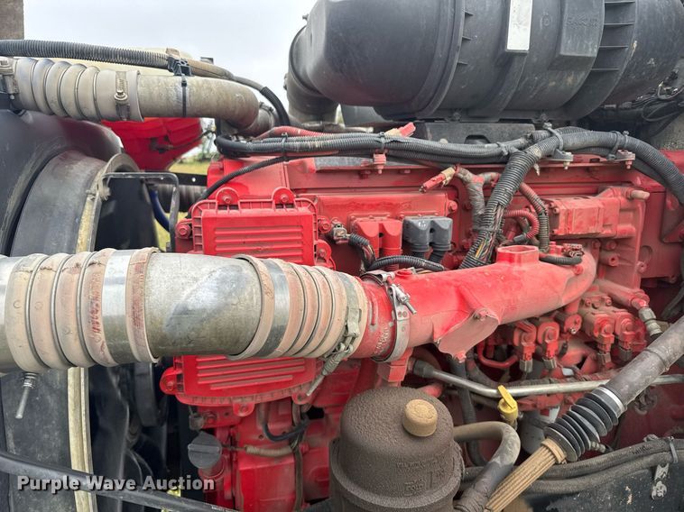 image for item EG6593 2010 Kenworth T800 semi truck