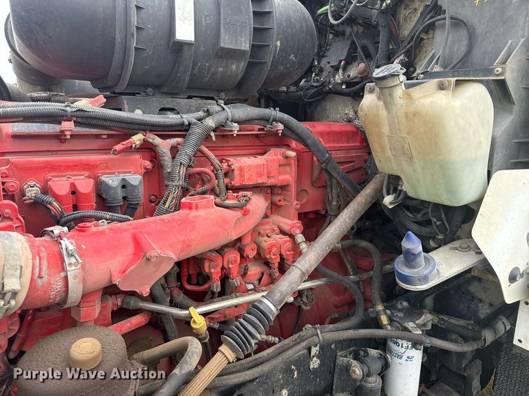 image for item EG6593 2010 Kenworth T800 semi truck