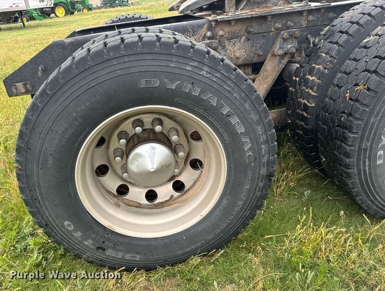 image for item EG6593 2010 Kenworth T800 semi truck