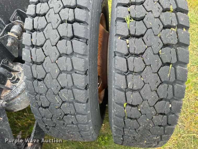 image for item EG6593 2010 Kenworth T800 semi truck