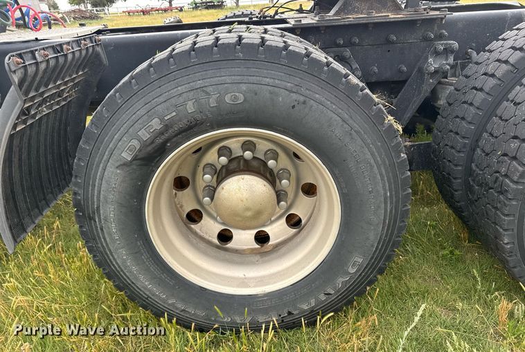 image for item EG6593 2010 Kenworth T800 semi truck