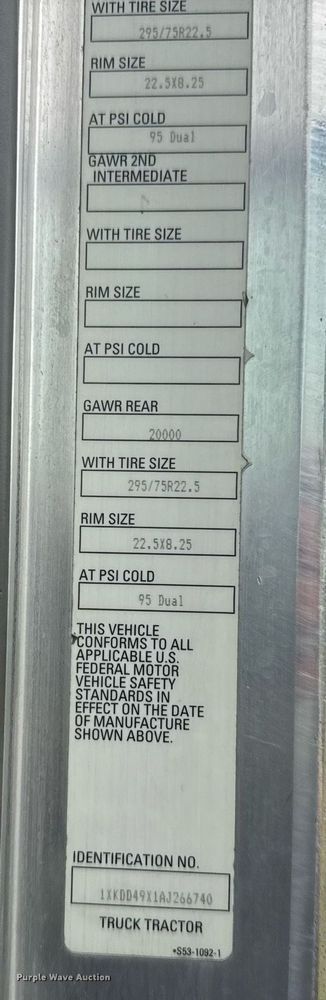 image for item EG6593 2010 Kenworth T800 semi truck