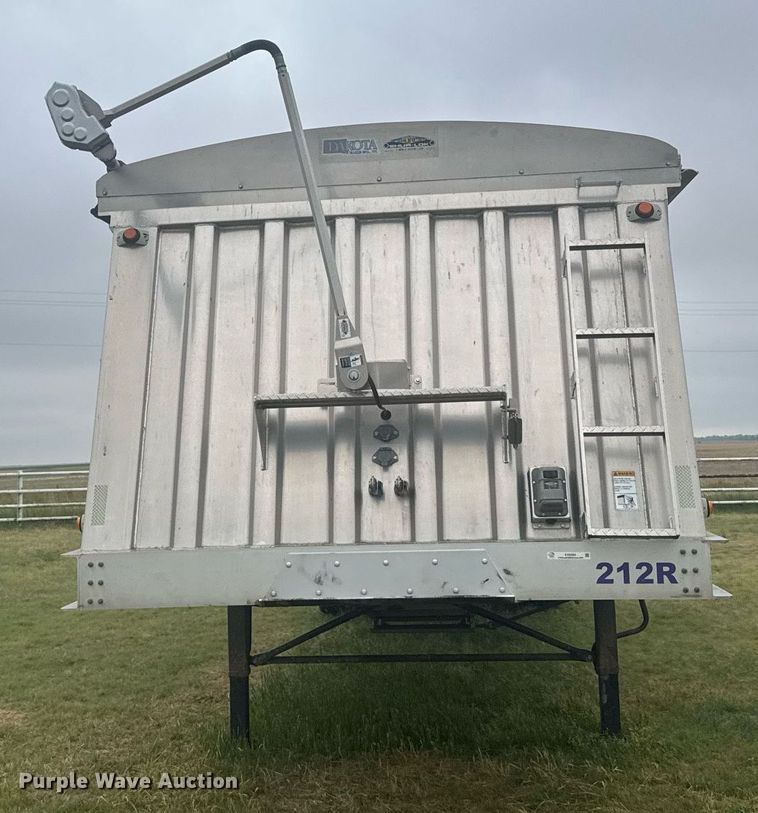 image for item EG6594 2011 Dakota grain trailer