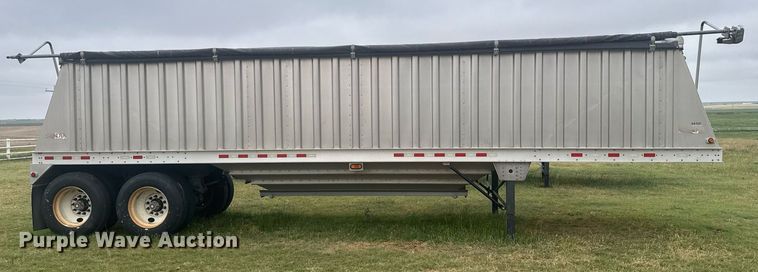 image for item EG6594 2011 Dakota grain trailer