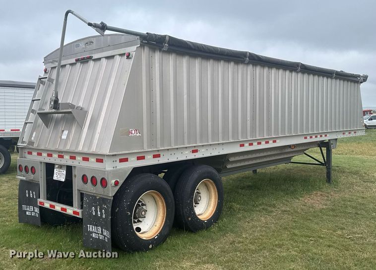 image for item EG6594 2011 Dakota grain trailer