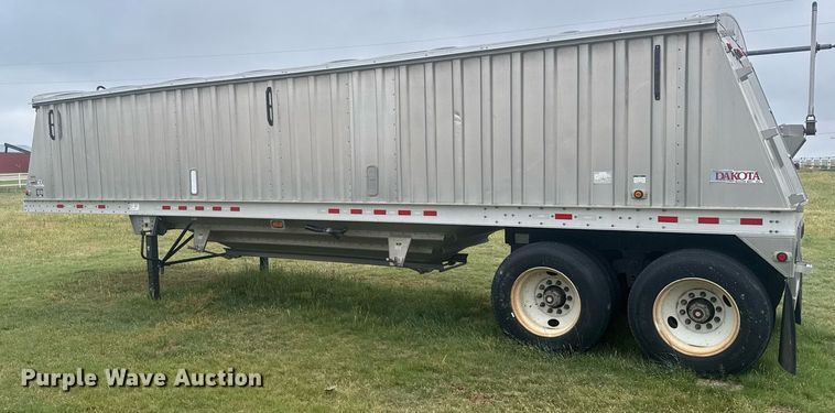 image for item EG6594 2011 Dakota grain trailer