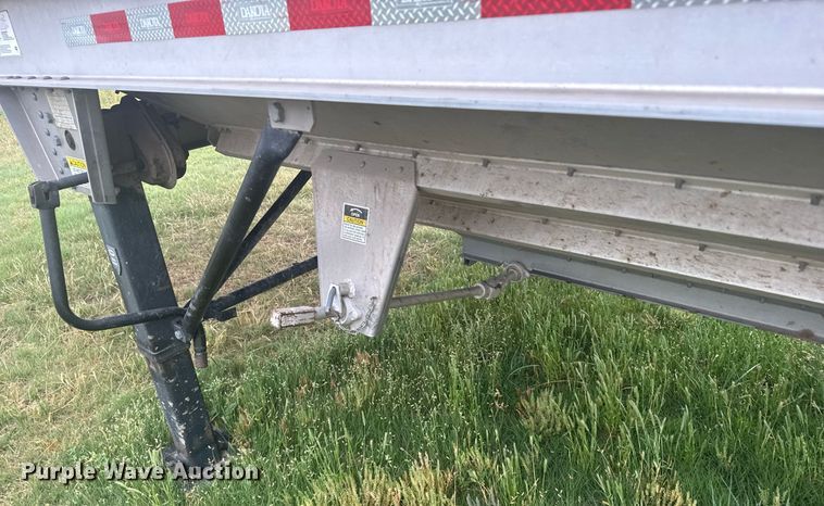 image for item EG6594 2011 Dakota grain trailer