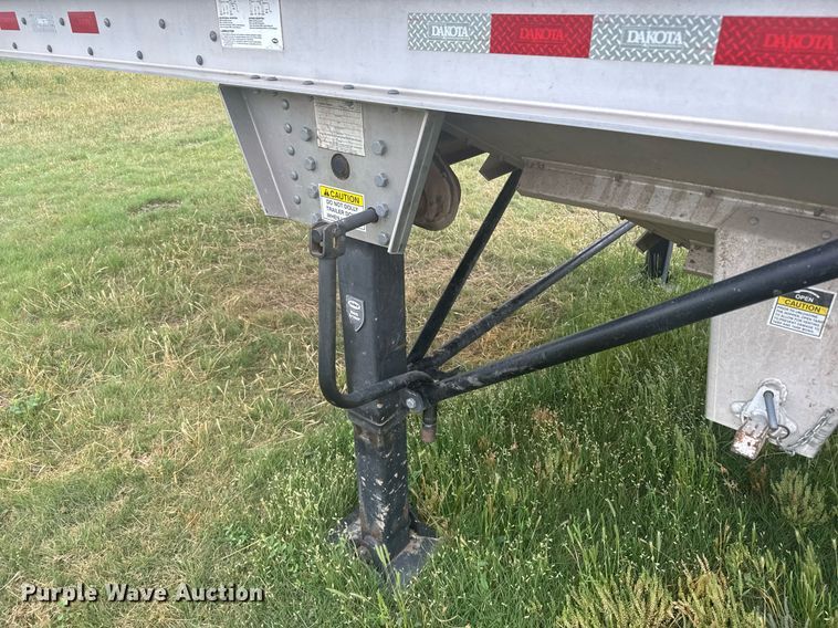 image for item EG6594 2011 Dakota grain trailer