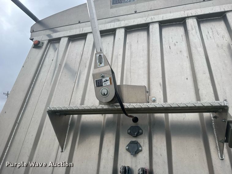 image for item EG6594 2011 Dakota grain trailer