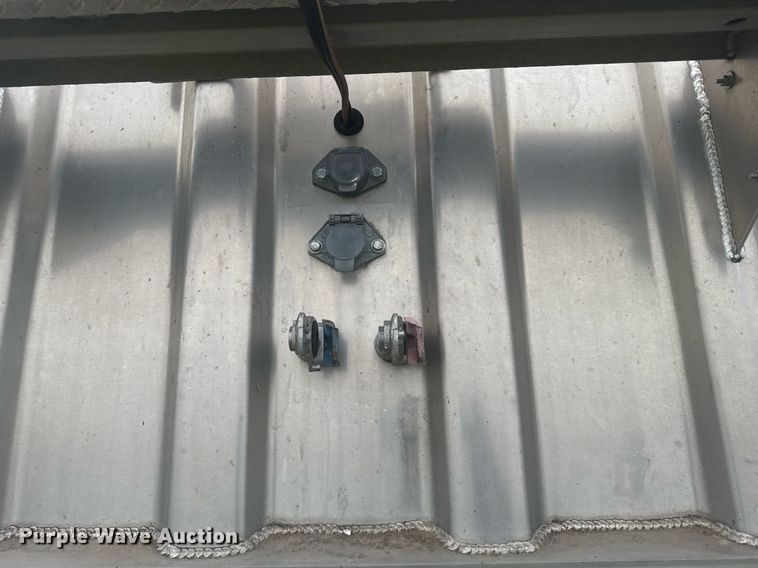 image for item EG6594 2011 Dakota grain trailer