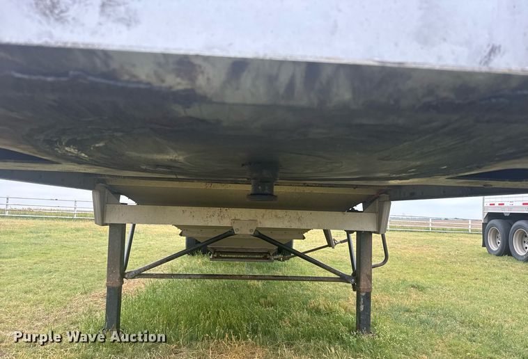 image for item EG6594 2011 Dakota grain trailer