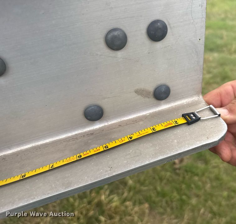 image for item EG6594 2011 Dakota grain trailer