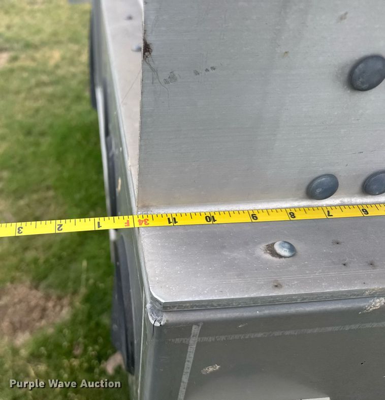 image for item EG6594 2011 Dakota grain trailer