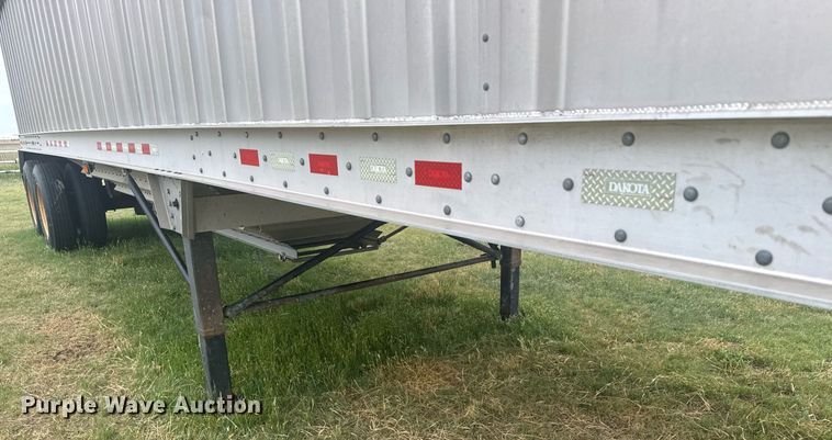 image for item EG6594 2011 Dakota grain trailer
