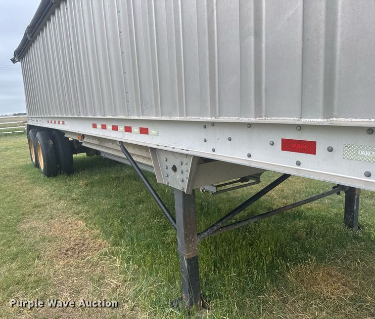 image for item EG6594 2011 Dakota grain trailer