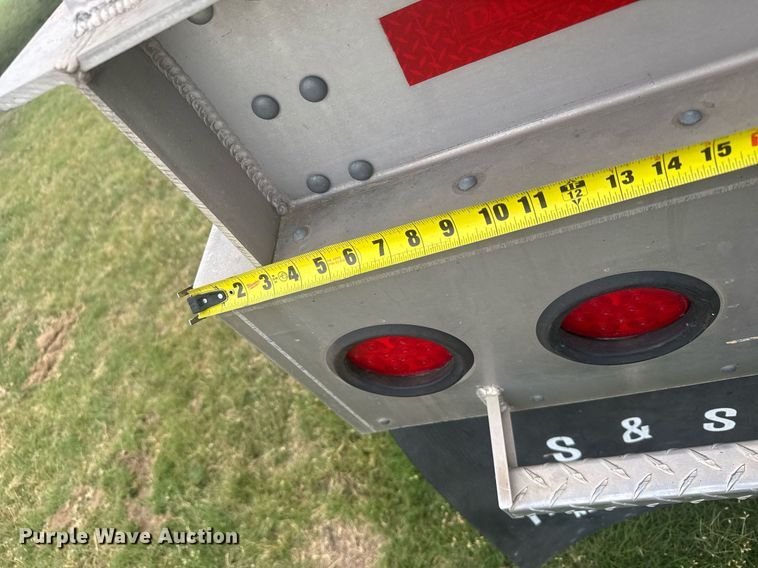 image for item EG6594 2011 Dakota grain trailer