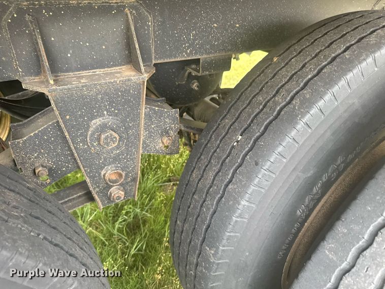 image for item EG6594 2011 Dakota grain trailer