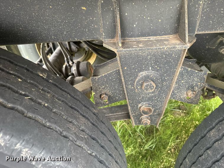 image for item EG6594 2011 Dakota grain trailer