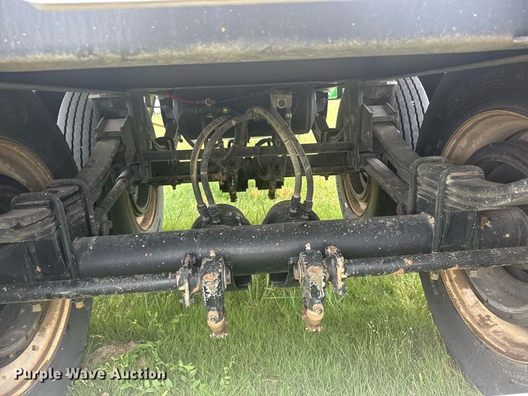 image for item EG6594 2011 Dakota grain trailer