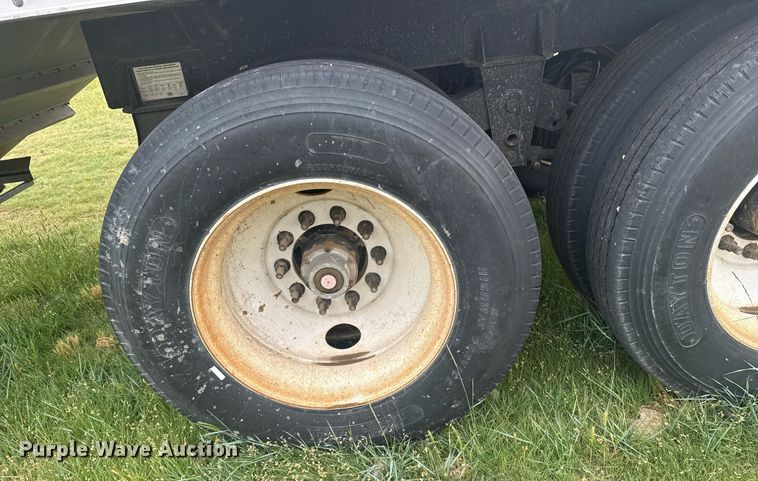 image for item EG6594 2011 Dakota grain trailer